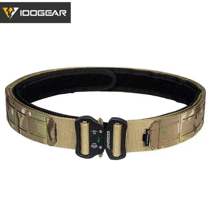 Tactical belt with MOLLE system in multicam, featuring nylon material and metal buckle.