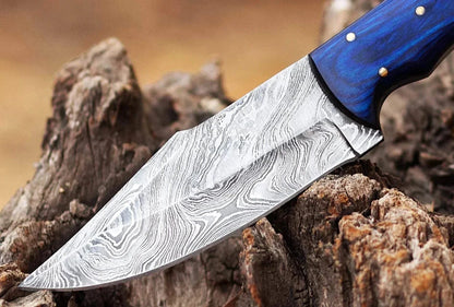 Damascus Steel Hunting Knife with Pakka Wood handle and 176-layer patterned blade.