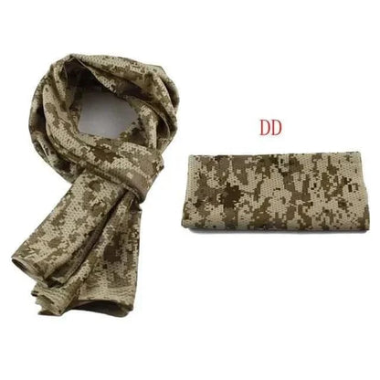 Camouflage scarf made of cotton with plaid pattern, ideal for outdoor use in varied climates.